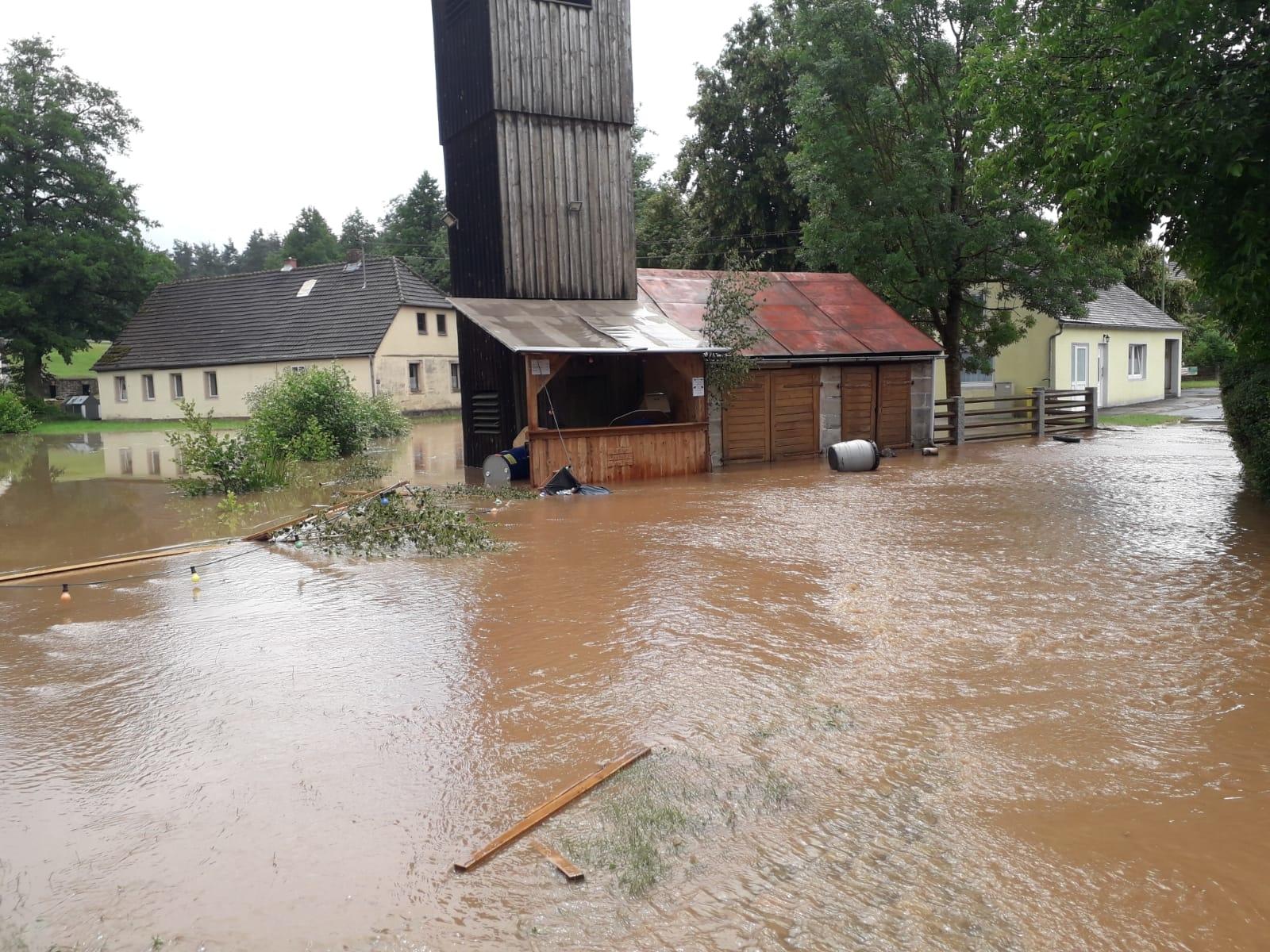 Aufräumen Nach Dem Unwetter Im Landkreis Bayreuth | BR24