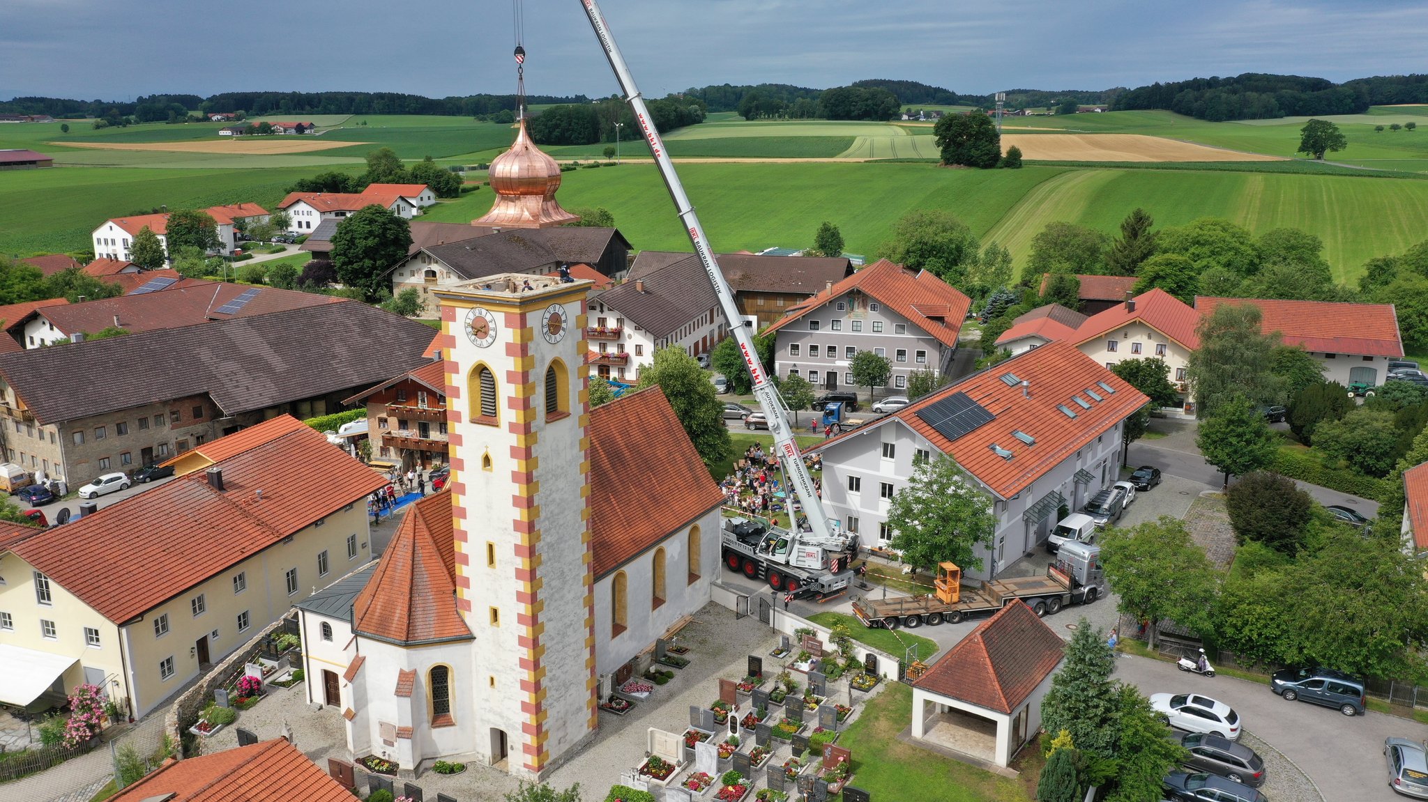 Neue Kirchturmspitze für Frauenneuharting 