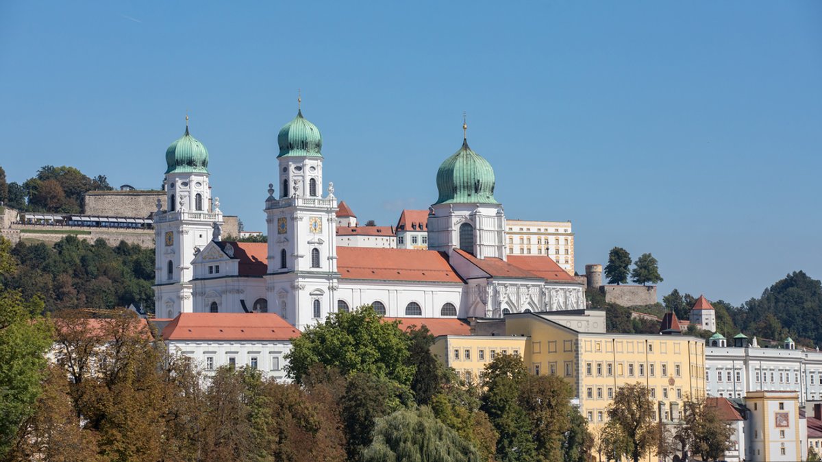 Blick auf den Passauer Dom und die Veste Oberhaus.