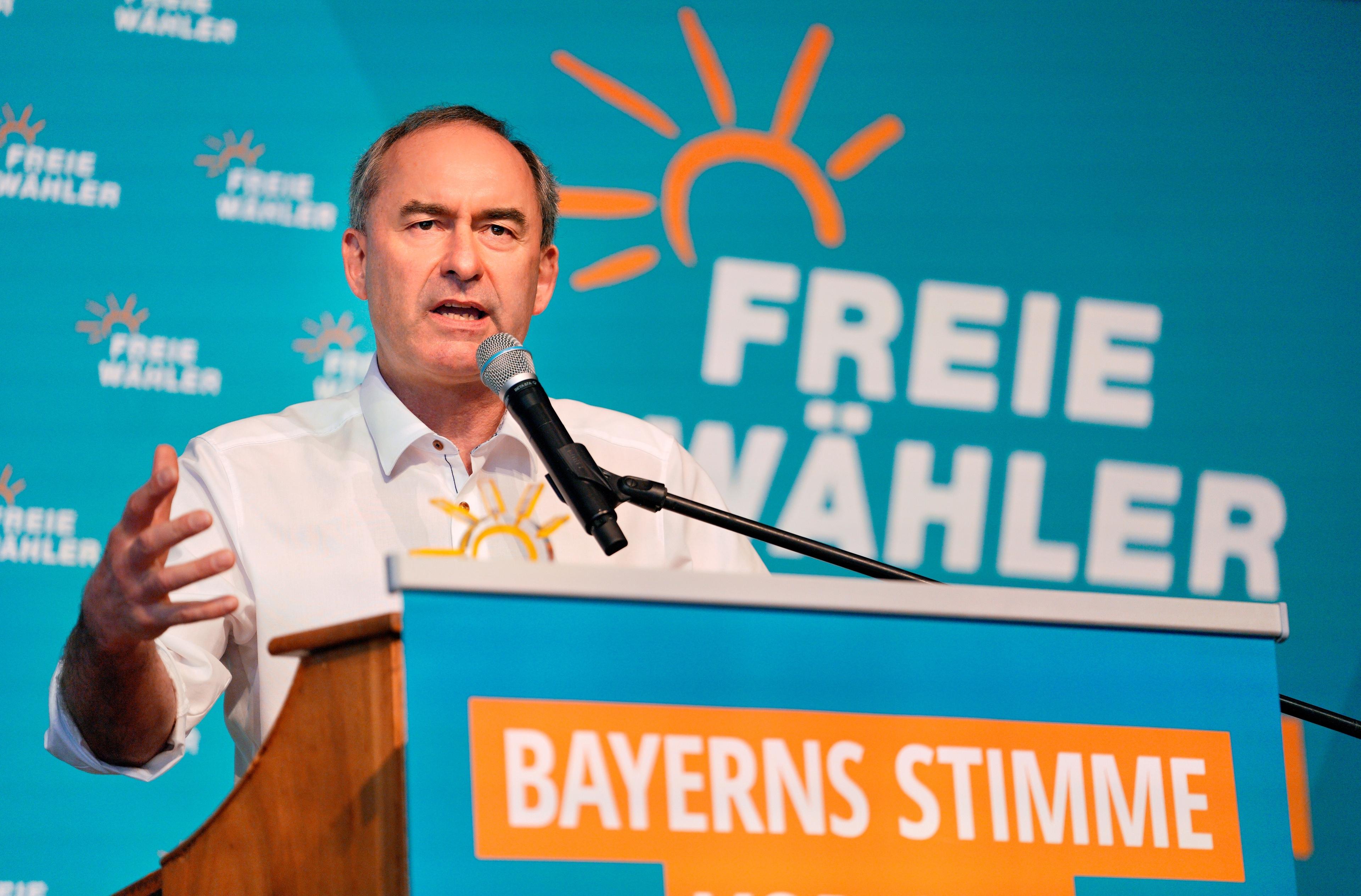 Hubert Aiwanger, Bundesvorsitzender der Freien Wähler, spricht beim Landesparteitag der Freien Wähler in Bayern.