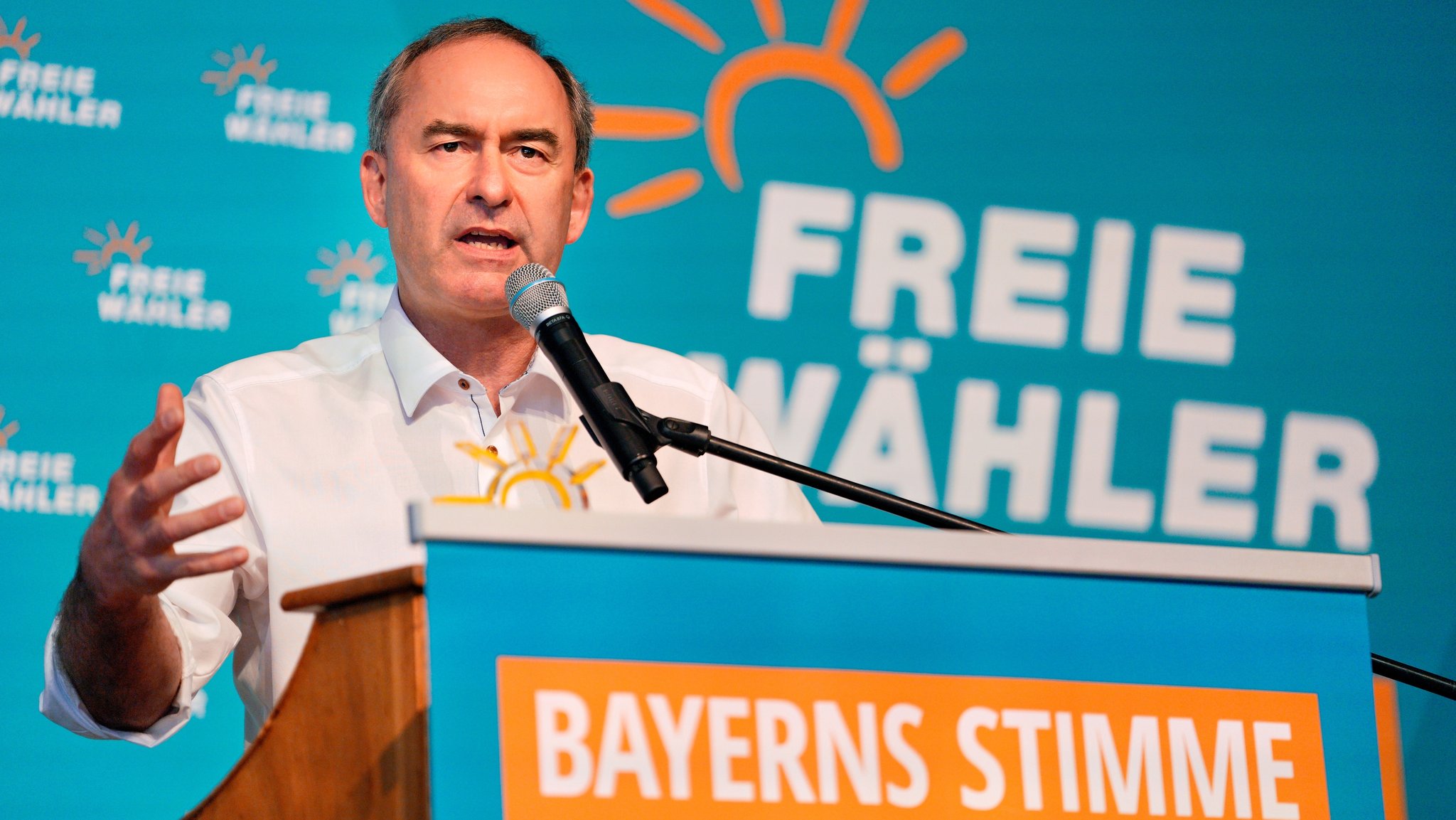 Hubert Aiwanger, Bundesvorsitzender der Freien Wähler, spricht beim Landesparteitag der Freien Wähler in Bayern.