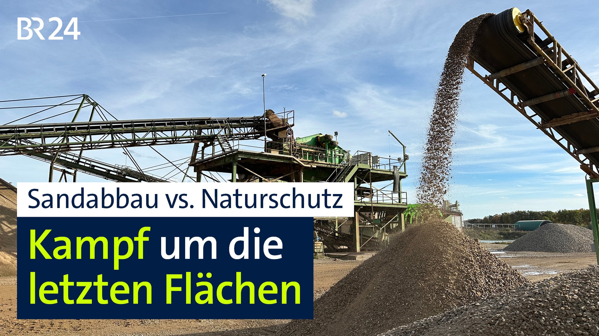 Kies fällt von einem Förderband auf einen Haufen. | Bild: BR/ Christoph Schneider Kies fällt von einem Förderband auf einen Haufen.