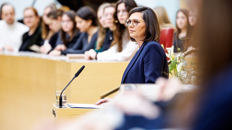 Ilse Aigner (CSU), Präsidentin des Bayerischen Landtags, spricht während eines Gedenkakts für die Opfer des Nationalsozialismus 