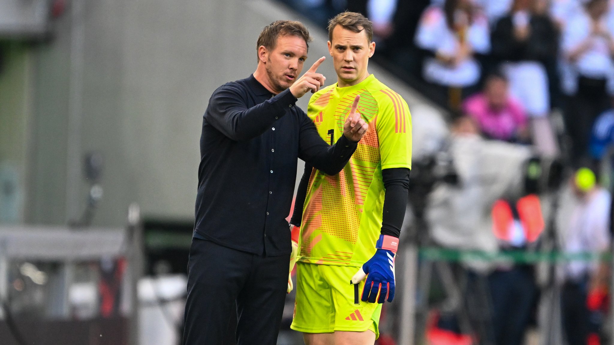 Bundestrainer Julian Nagelsmann (links) und Manuel Neuer (rechts)