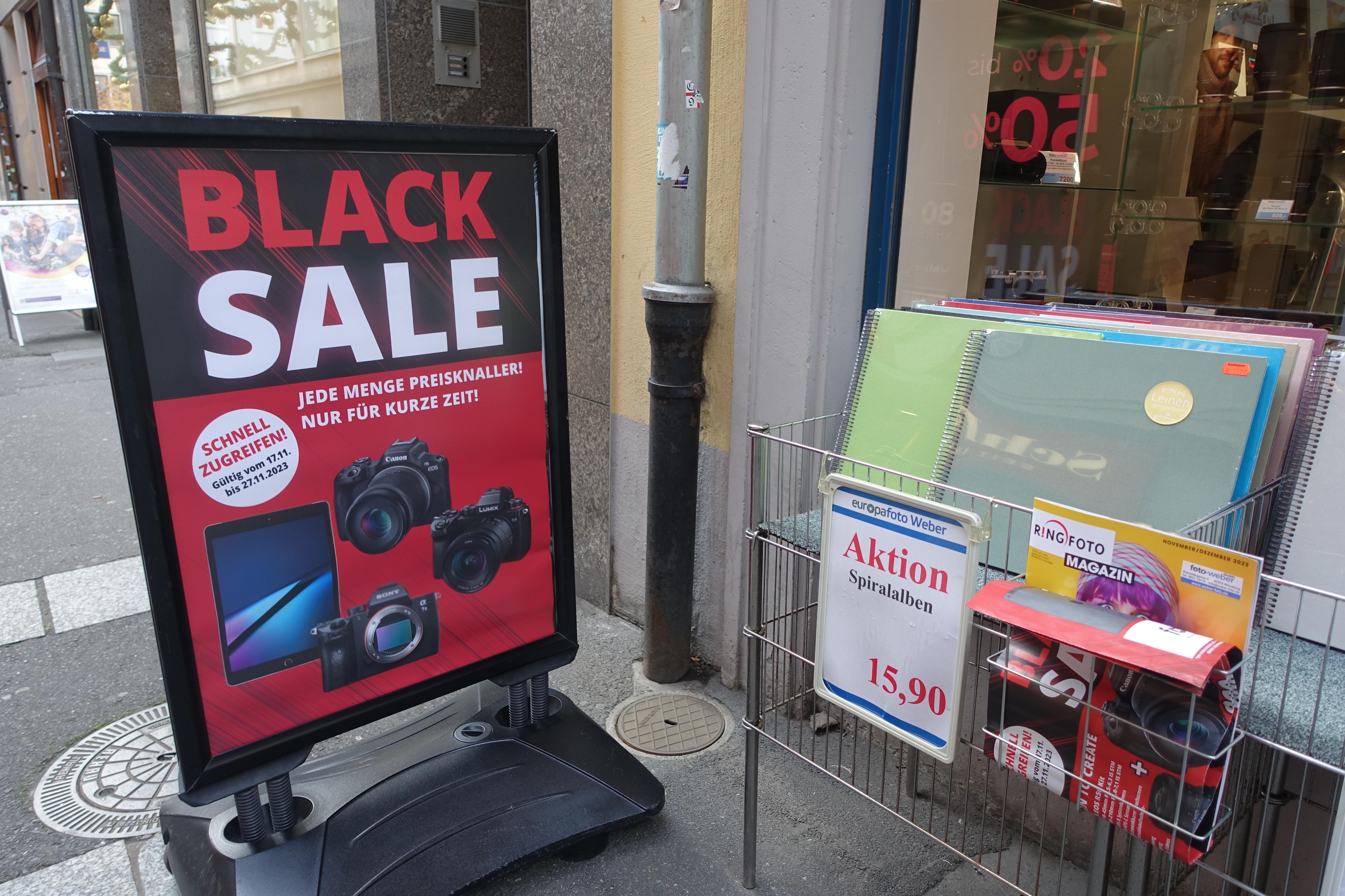 Nicht Nur Online – Rabattschlacht Am Black Friday | BR24