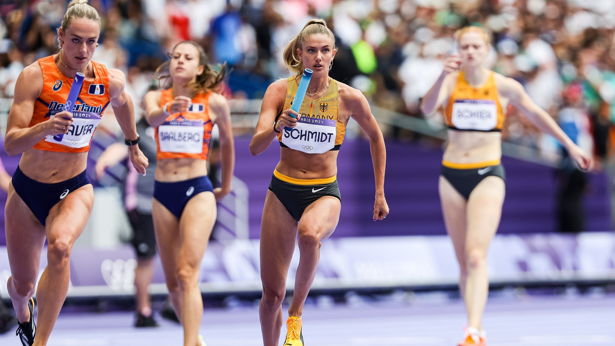  Damen 4x400m Staffel Runde1 2. Sprinterin Schmidt Alicia (GER)