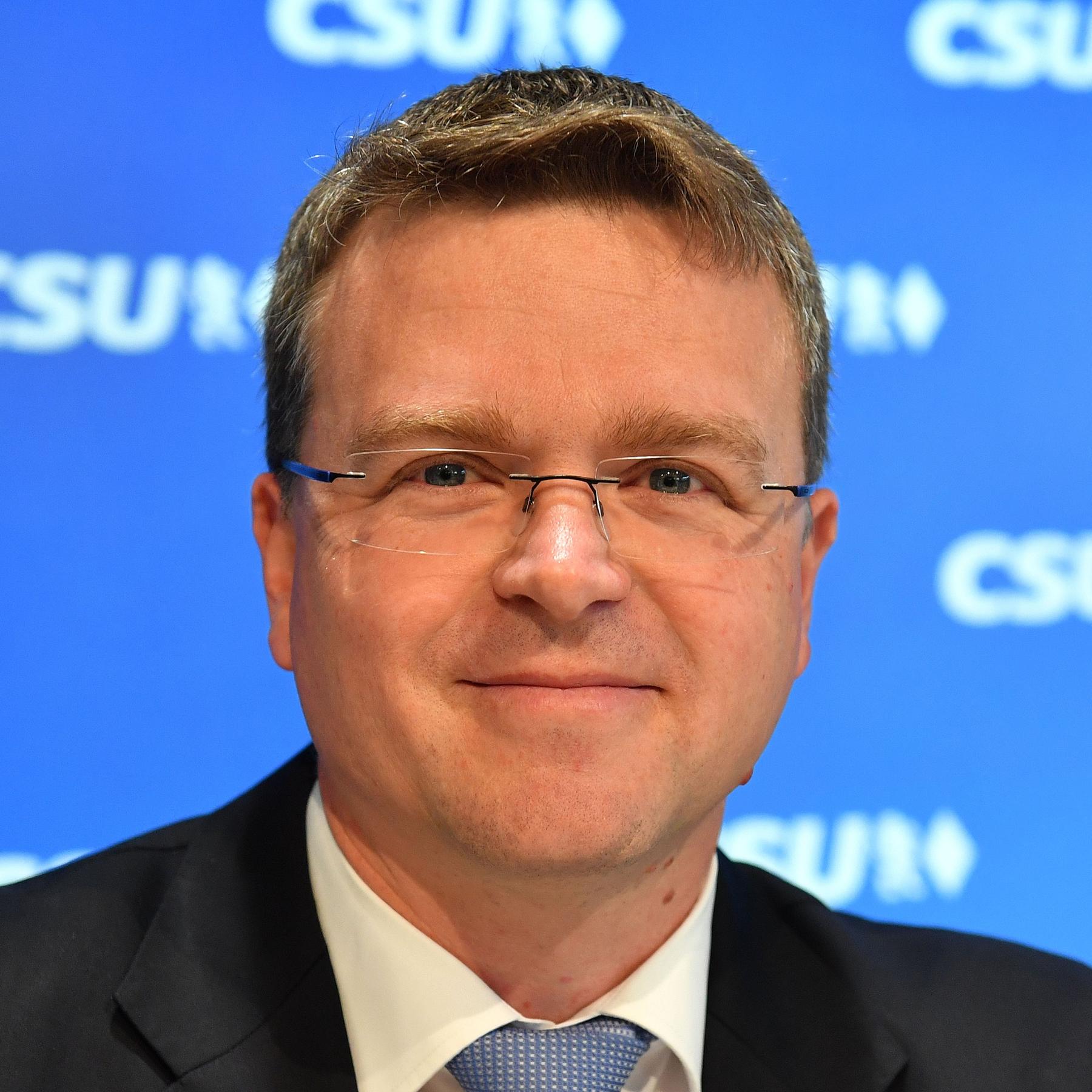 André Wüstner, Bundeswehrverband: Beschaffung von Waffensystemen größtes Problem episode artwork