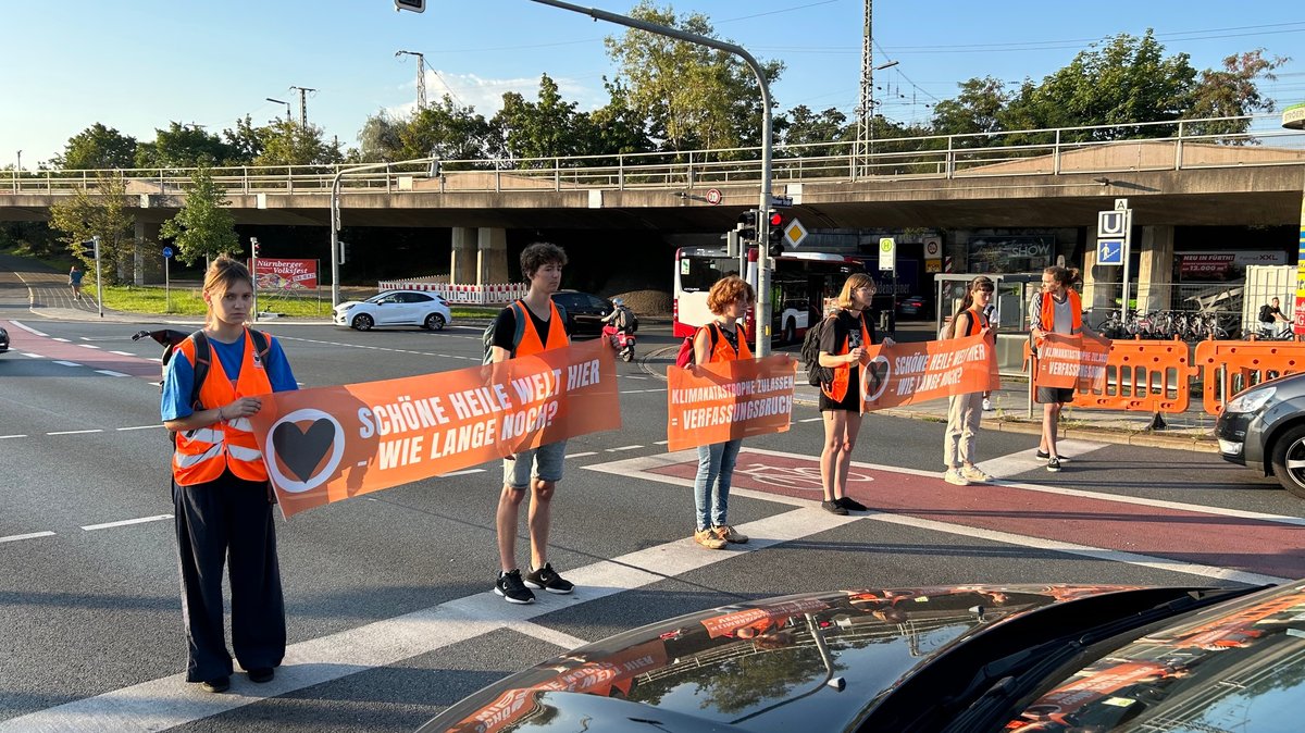 Klimaaktivisten blockierten Straßen in Nürnberg und Fürth