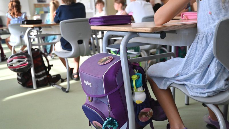 Grundschüler und -schülerinnen in Bayern (Symbolbild) | Bild: picture alliance / SvenSimon | Frank Hoermann/SVEN SIMON Grundschüler und -schülerinnen in Bayern (Symbolbild)