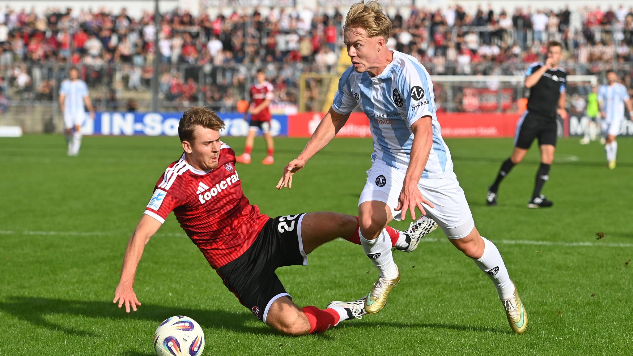Zweikampf bei TSV 1860 München gegen 1. FC Nürnberg