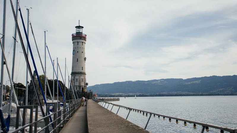 Der Leuchtturm am Bodensee-Hafen von Lindau.
