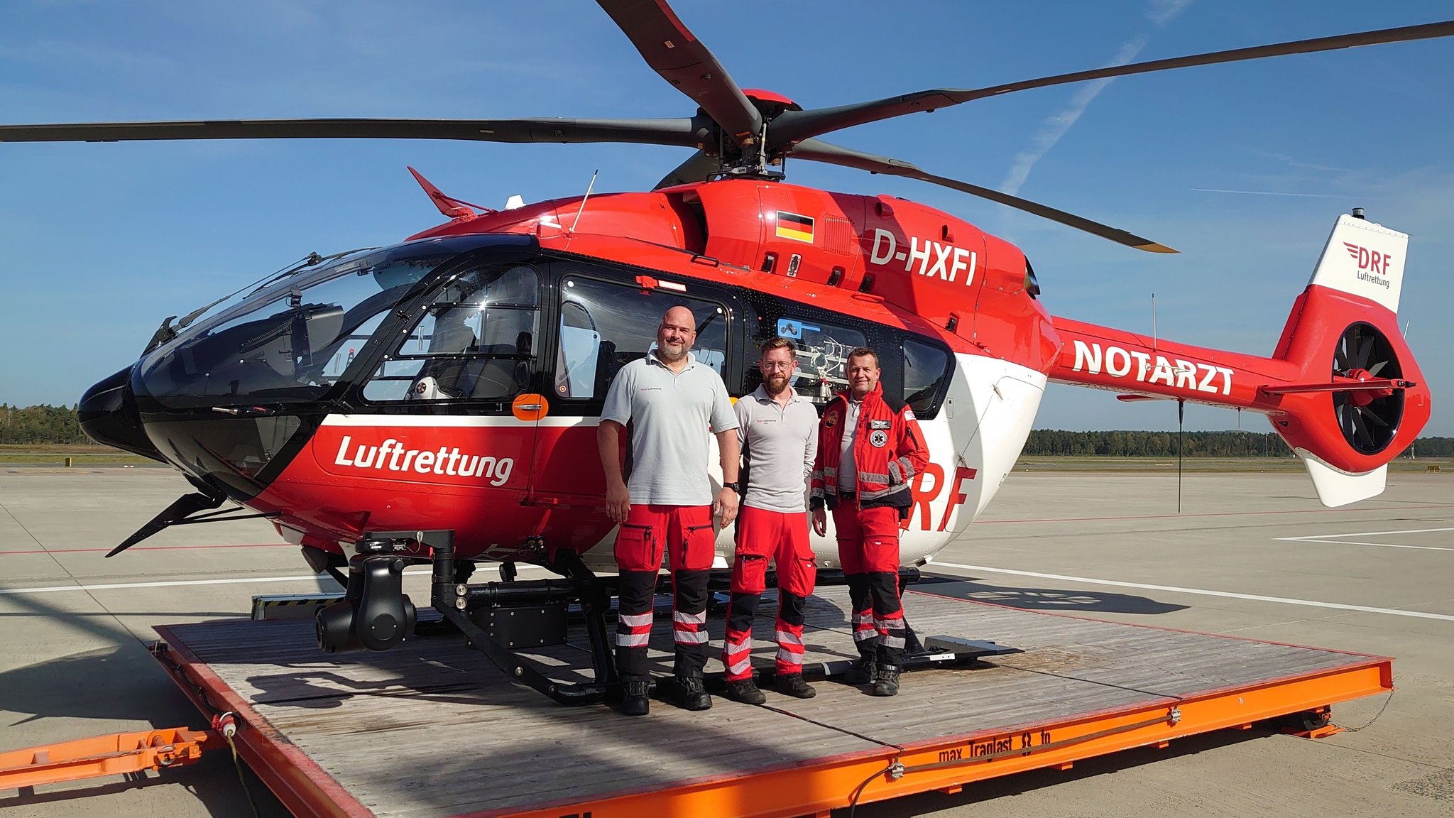 Der neue Rettungshubschrauber Christoph 27 steht am Standort Flughafen Nürnberg bereit.