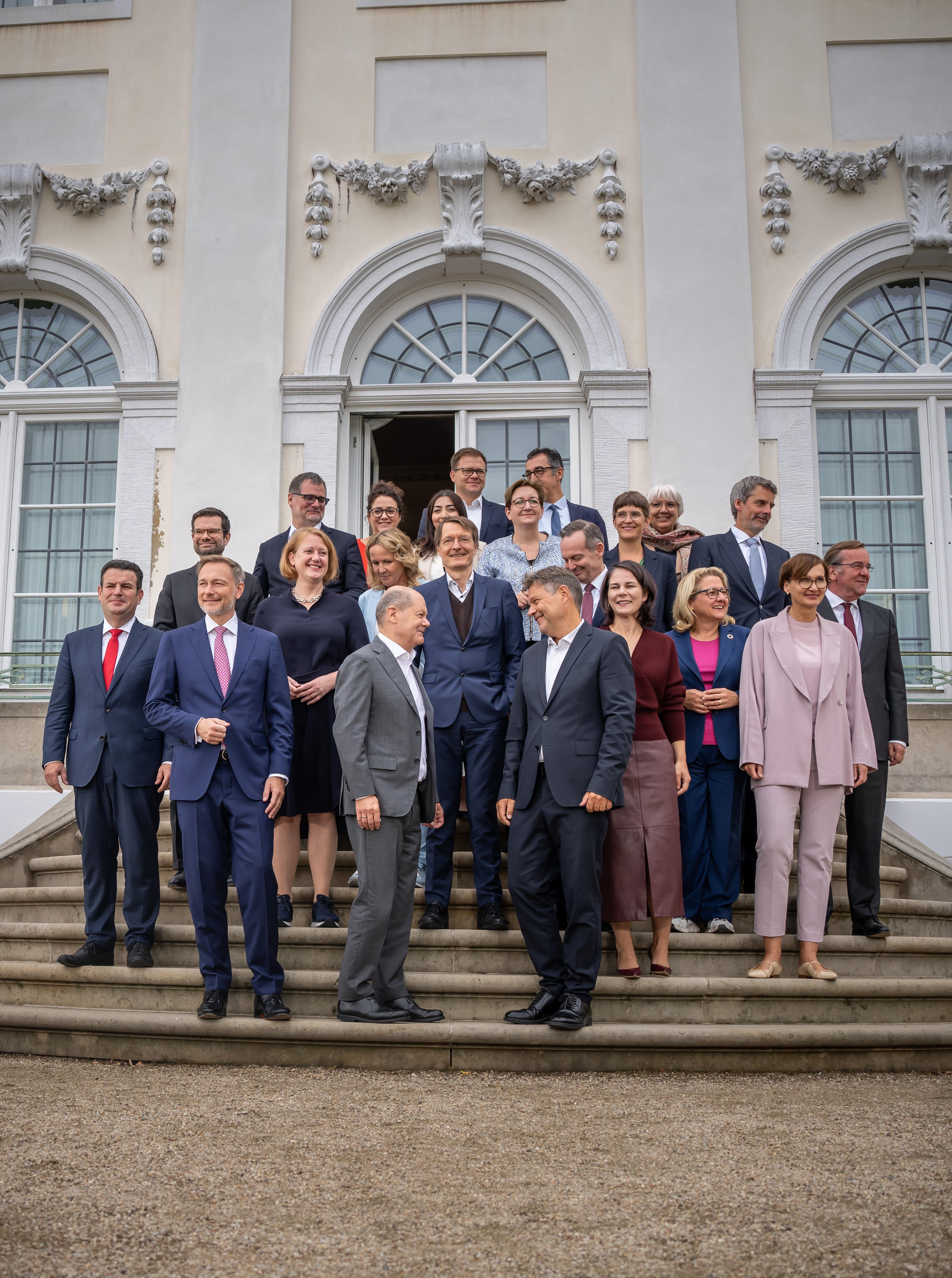 Die Füße des Kabinetts Scholz