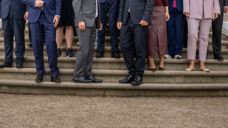 Die Füße des Kabinetts Scholz | Bild: picture alliance/dpa | Michael Kappeler Die Füße des Kabinetts Scholz