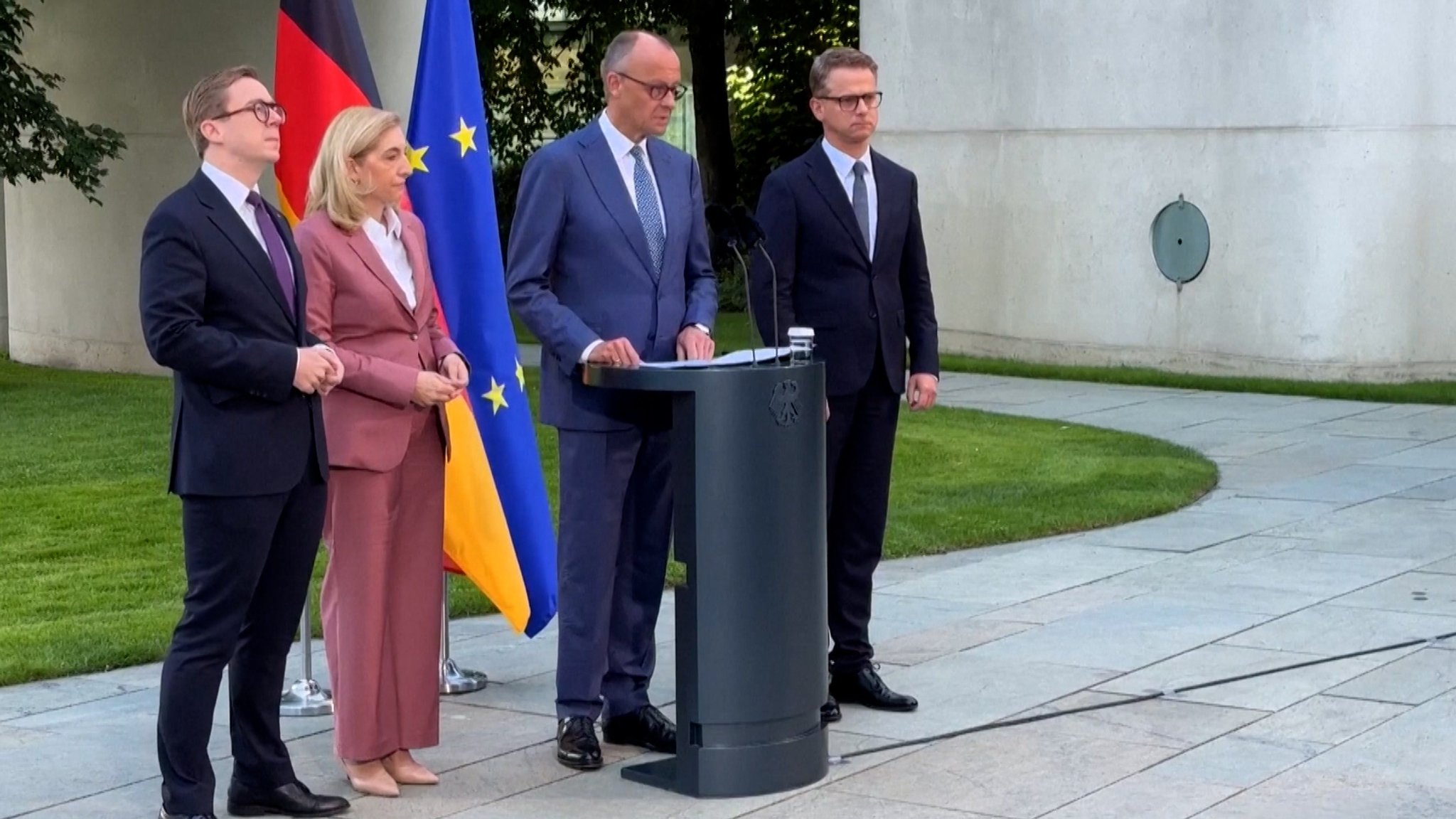 Merz baut Kabinett um | Bild: BR Merz baut Kabinett um