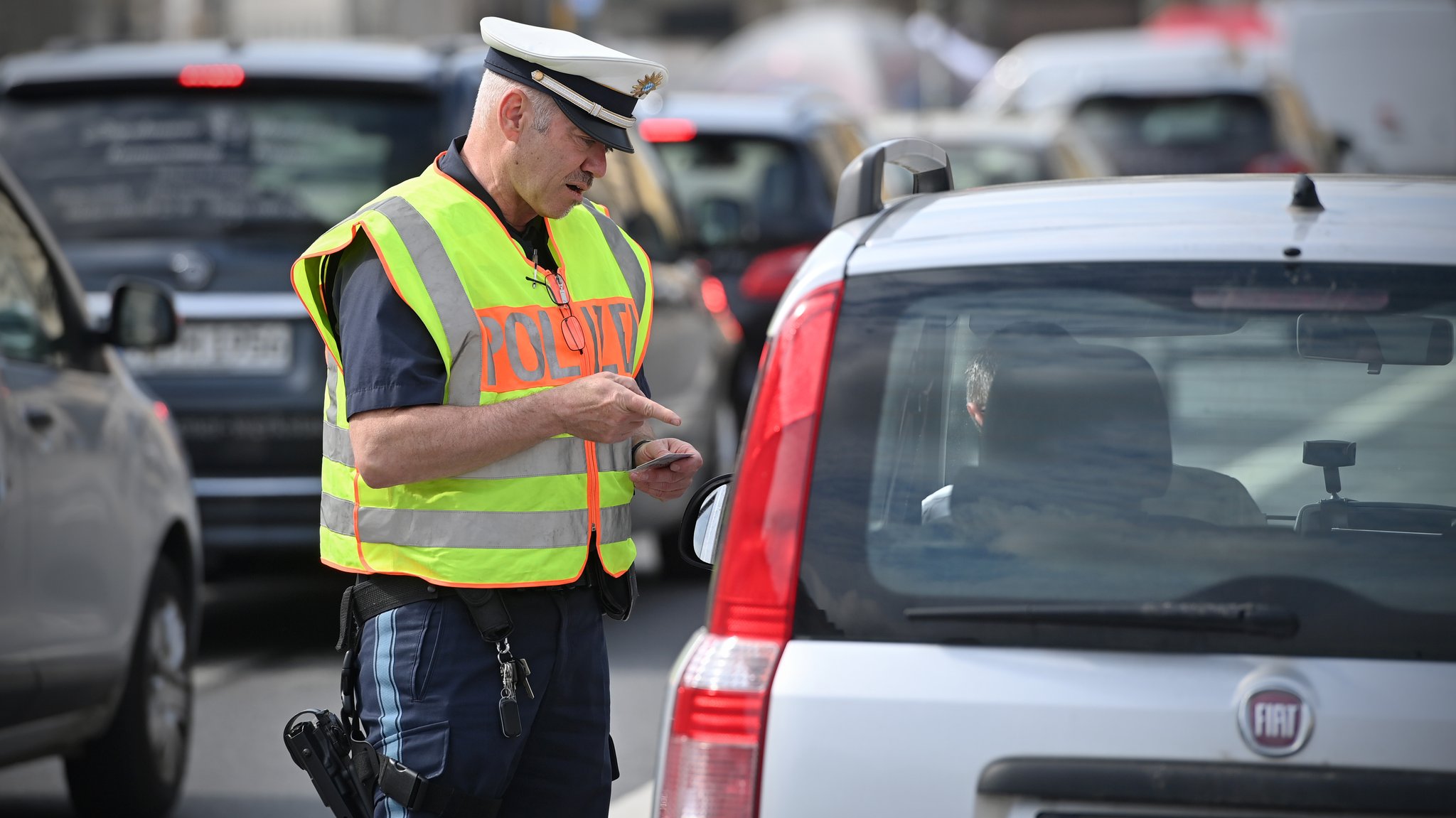 Symbolbild: Polizeikontrolle in München | Bild: picture alliance / SVEN SIMON | Frank Hoermann / SVEN SIMON Symbolbild: Polizeikontrolle in München