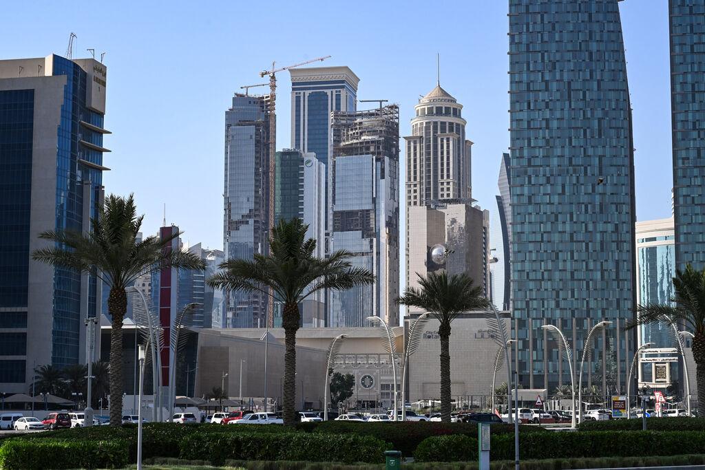 ARCHIV - 23.04.2025, Katar, Doha: Blick auf Hochhäuser, die gebaut werden. Katars Hauptstadt boomt, in den vergangenen Jahren wurden zahlreiche Hochhäuser neu gebaut. (zu dpa: «Katar blickt vorsichtig optimistisch auf Trumps Gaza-Plan») Foto: Wolf von Dewitz/dpa +++ dpa-Bildfunk +++