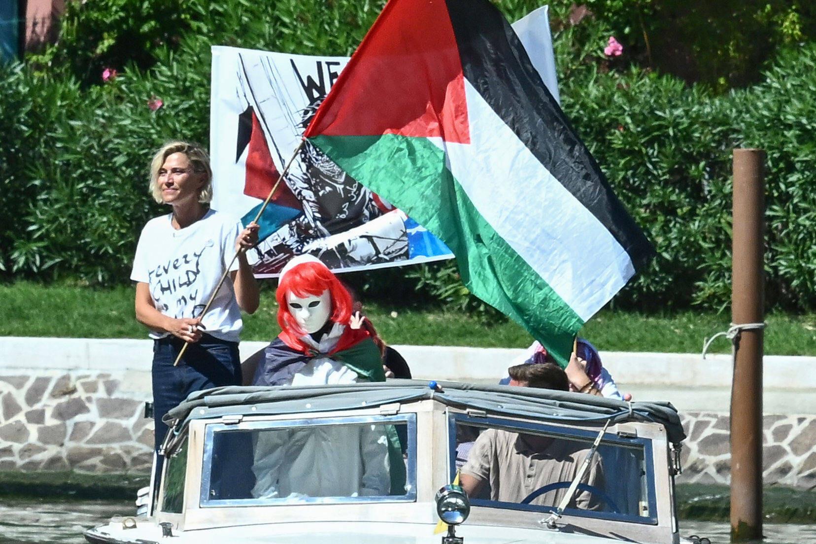 Propalästinensische Proteste am Rand der Filmfestspiele in Venedig: die italienische Schauspielerin Anna Foglietta und die Künstlerin Laika.