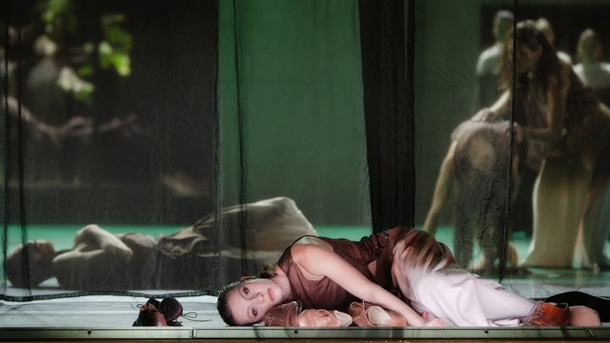 Szene aus Mozarts Requiem als Ballett am Staatstheater Augsburg 