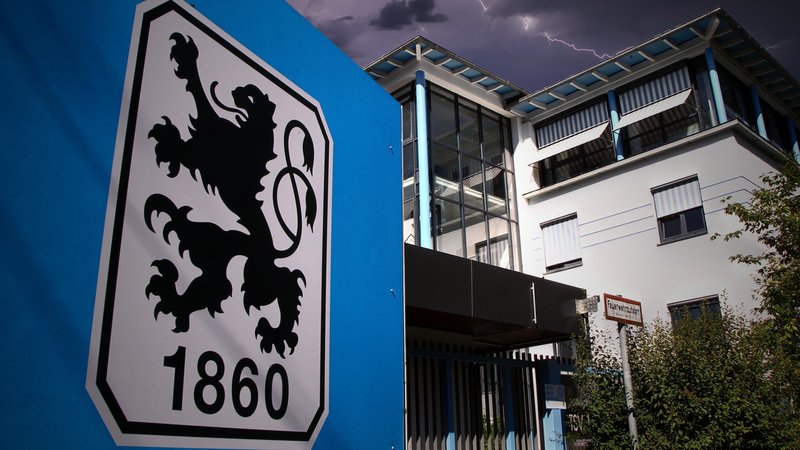Über Giesing braut sich beim TSV 1860 München ein Gewitter zusammen | Bild: picture alliance / Wagner | Ulrich Wagner Über Giesing braut sich beim TSV 1860 München ein Gewitter zusammen