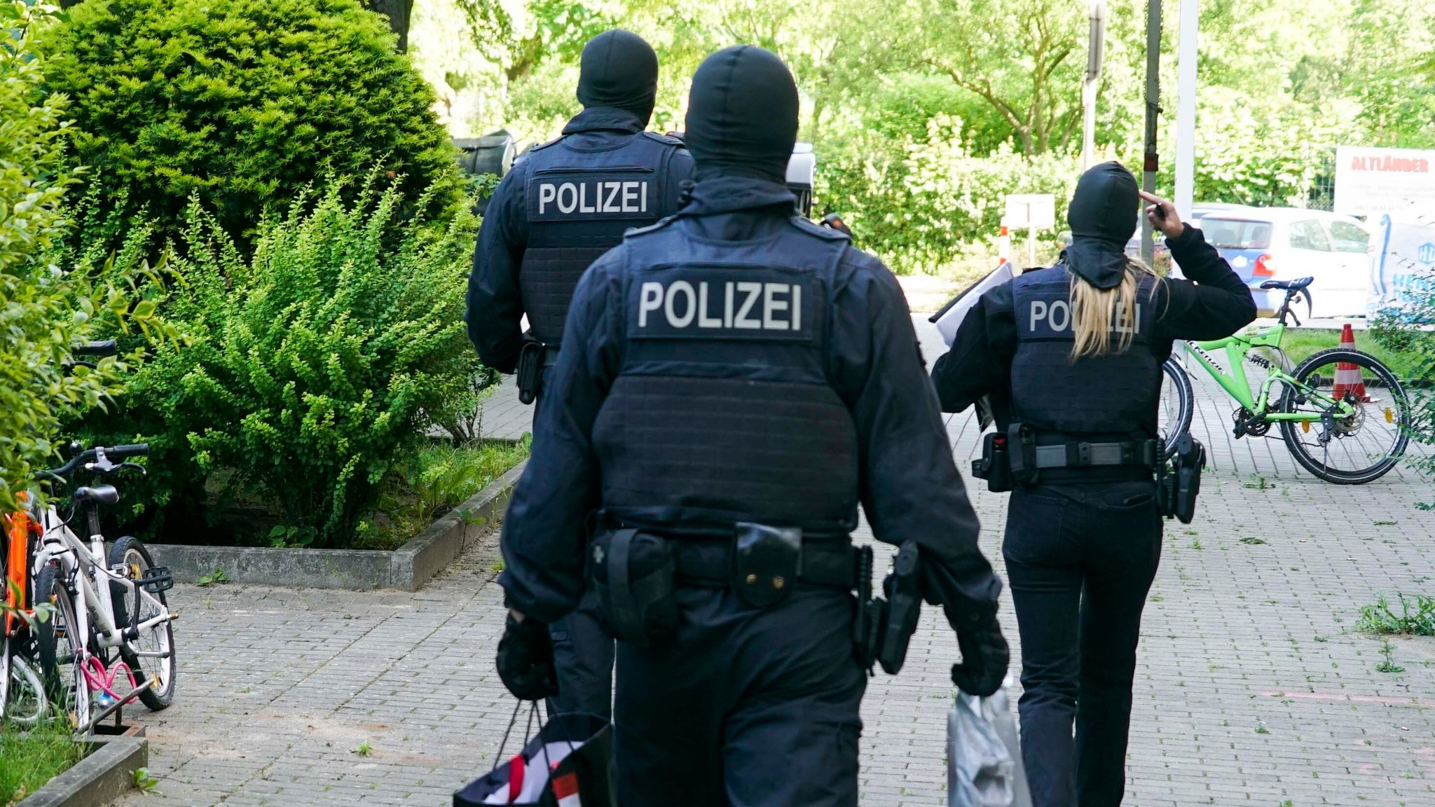 Großangelegte Razzia in Niederbayern wegen Kinderpornografie 