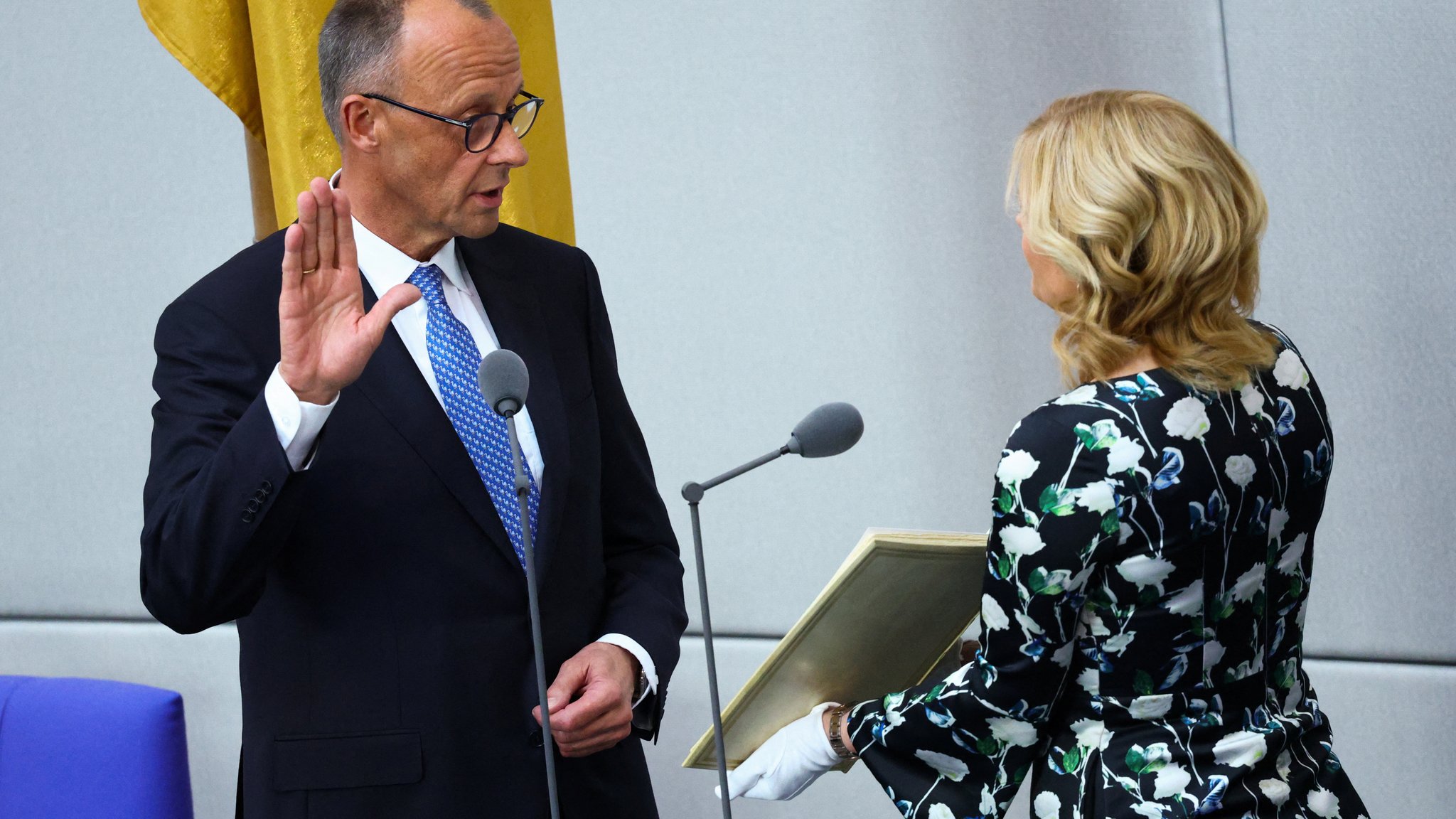 Merz legt Amtseid ab | Bild: REUTERS/Lisi Niesner Merz legt Amtseid ab