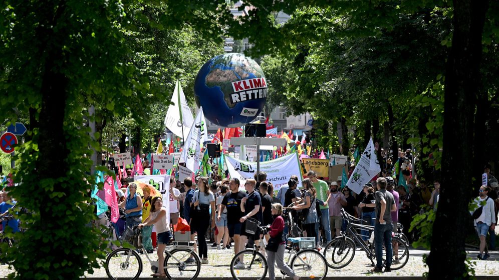 Demonstranten in München | Bild:dpa-Bildfunk/Sven Hoppe