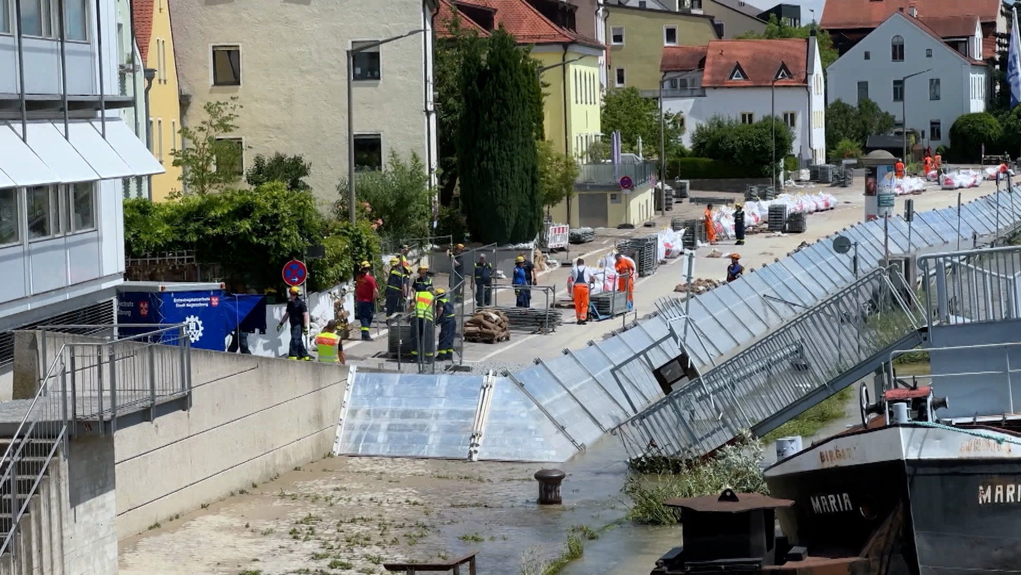 Regensburger kehren in ihre Wohnungen zurück