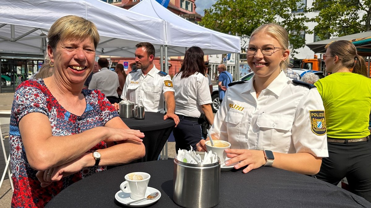 "Coffee with a Cop": Polizei-Imagekampagne in Erlangen