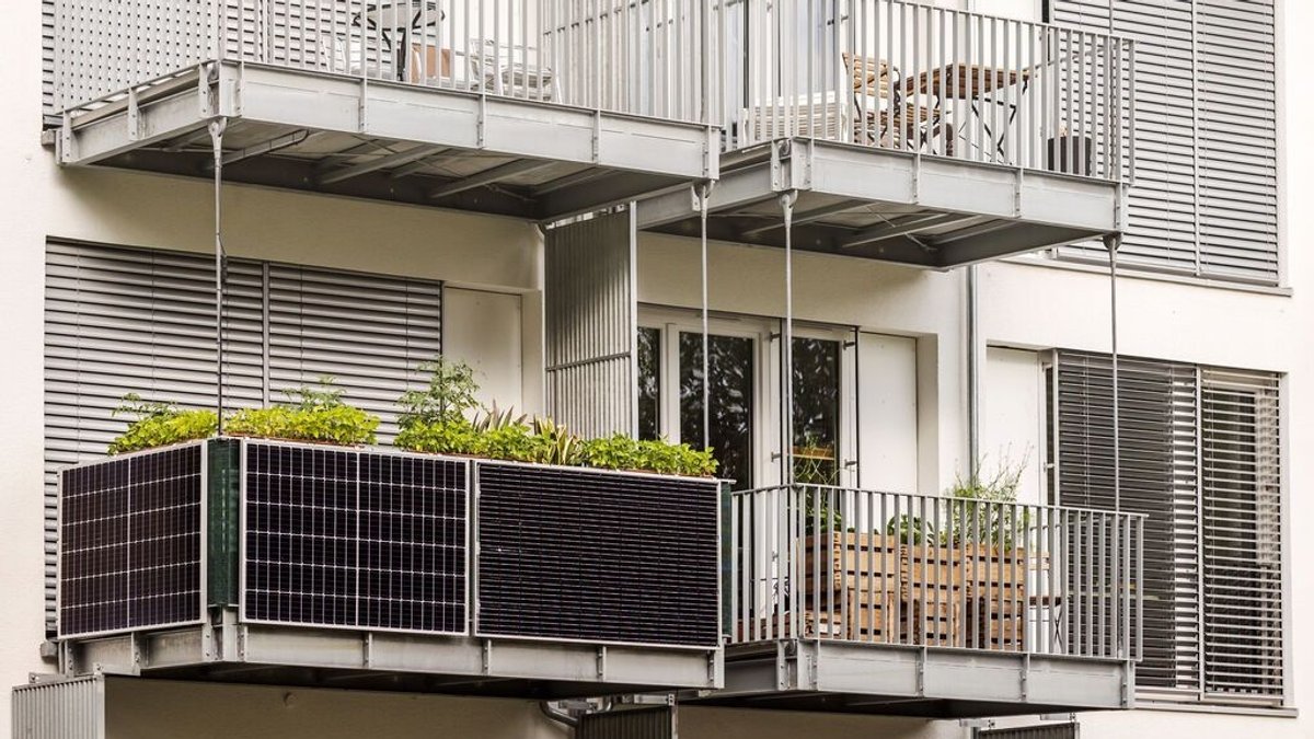 Balkonkraftwerke in Bayern: Der Boom der Mini-PV-Anlagen