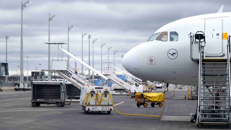 Wegen des Warnstreiks der Gewerkschaft Verdi am Münchener Flughafen werden am Donnerstag und Freitag wohl die meisten Flüge ausfallen. | Bild: picture alliance/dpa | Sven Hoppe Wegen des Warnstreiks der Gewerkschaft Verdi am Münchener Flughafen werden am Donnerstag und Freitag wohl die meisten Flüge ausfallen.