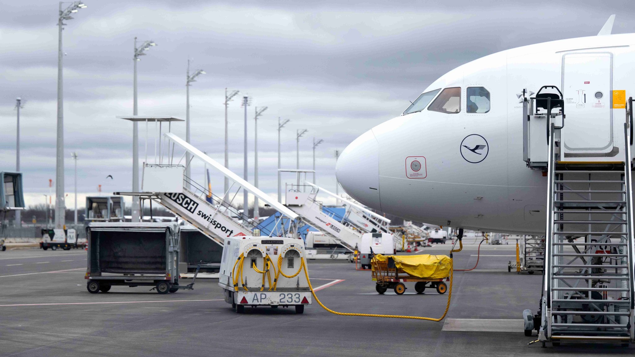 Wegen des Warnstreiks der Gewerkschaft Verdi am Münchener Flughafen werden am Donnerstag und Freitag wohl die meisten Flüge ausfallen. 