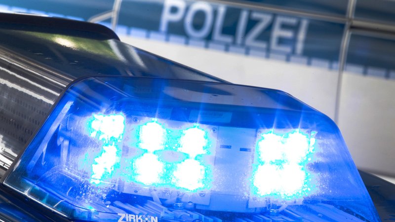 Blaulicht eines Polizeiwagens (Symbolbild) | Bild: dpa-Bildfunk/Friso Gentsch Blaulicht eines Polizeiwagens (Symbolbild)