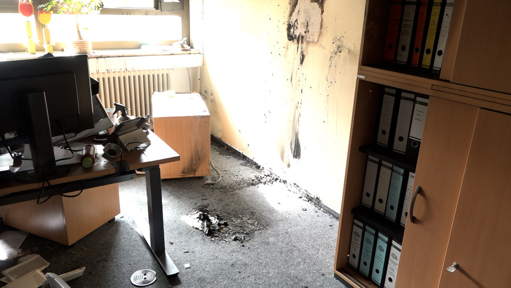 So sah eines der Büros nach dem Brandanschlag aus. Ein 23-Jähriger soll die Tat begangen haben.