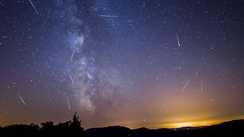 Sternschnuppen zum Höhepunkt eines Meteor-Regens