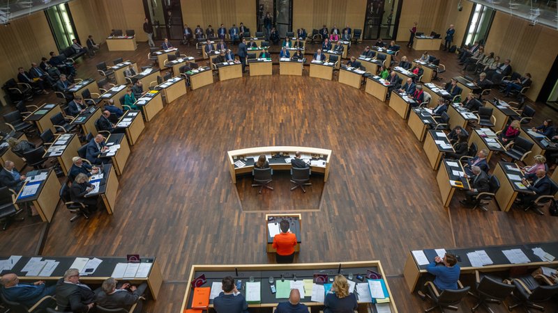 Union bremst Haushaltsfinanzierungsgesetz in der Länderkammer aus | Bild: dpa-Bildfunk/Michael Kappeler Union bremst Haushaltsfinanzierungsgesetz in der Länderkammer aus