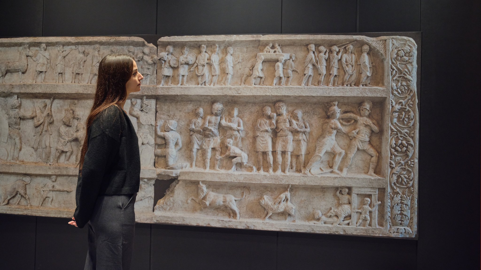 Blick in die Ausstellung "Gladiatoren - Helden des Kolosseums" | Bild: Archäologische Staatssammlung, Stefanie Friedrich Blick in die Ausstellung "Gladiatoren - Helden des Kolosseums"