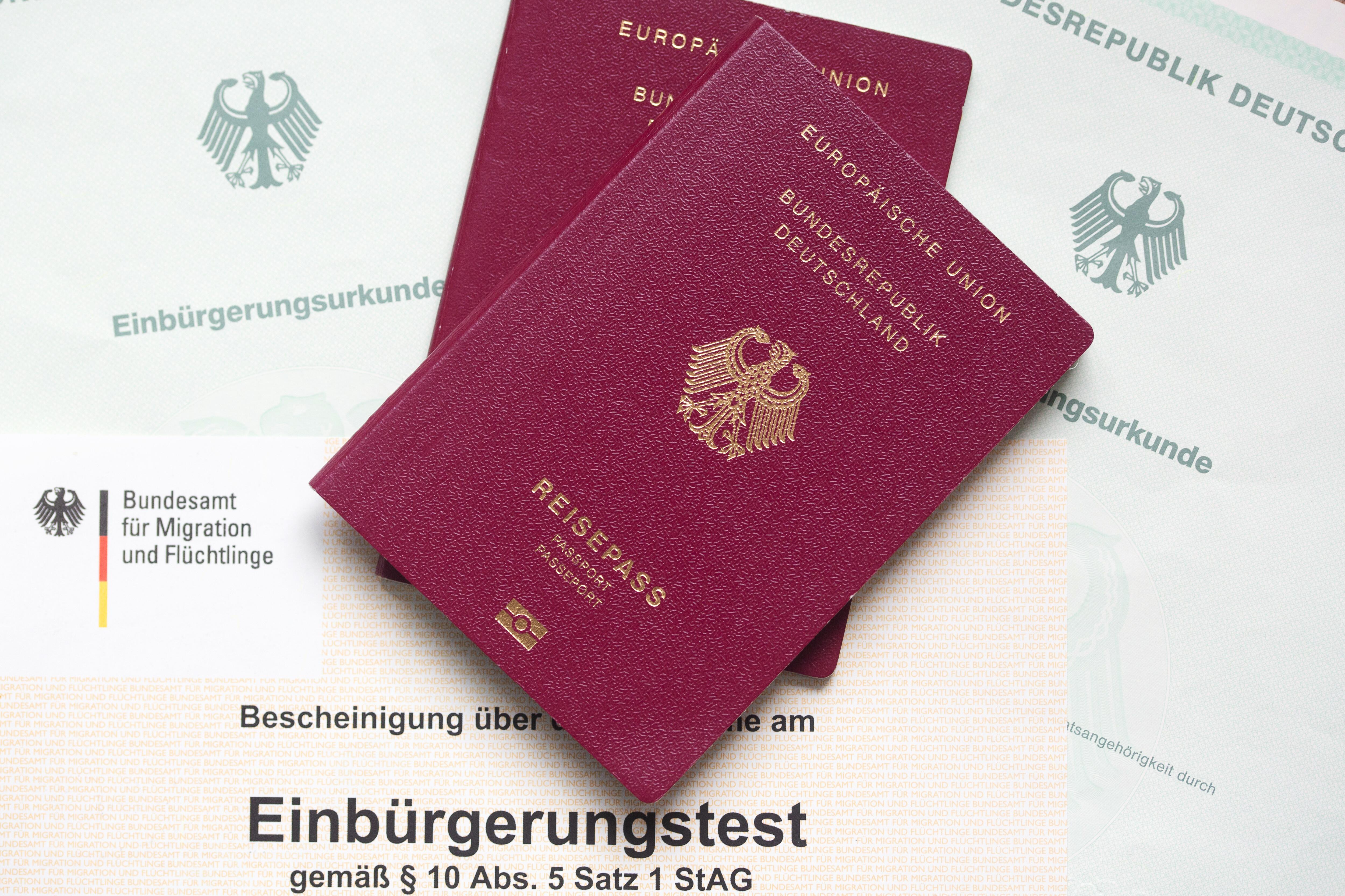Einbürgerungstest und deutsche Reisepässe