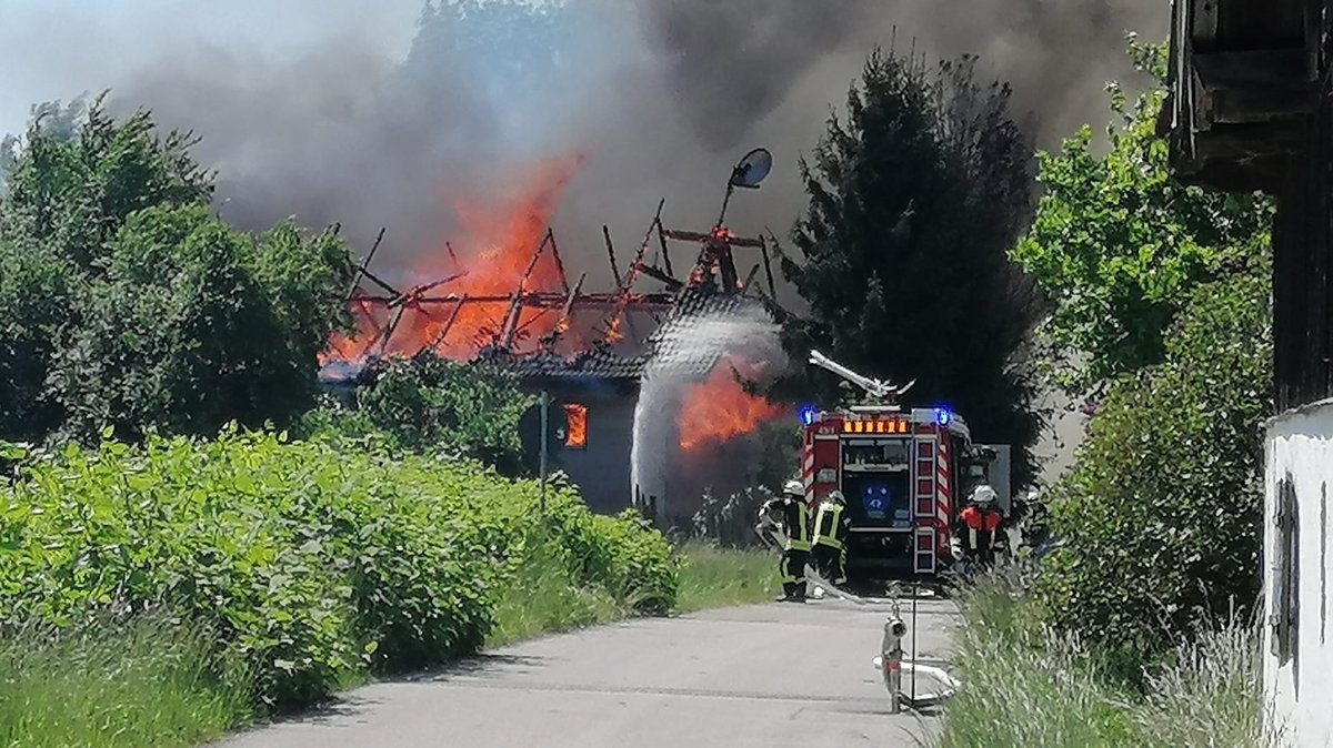 Großbrand in Dietersburg - Zwei Verletzte und hoher Schaden