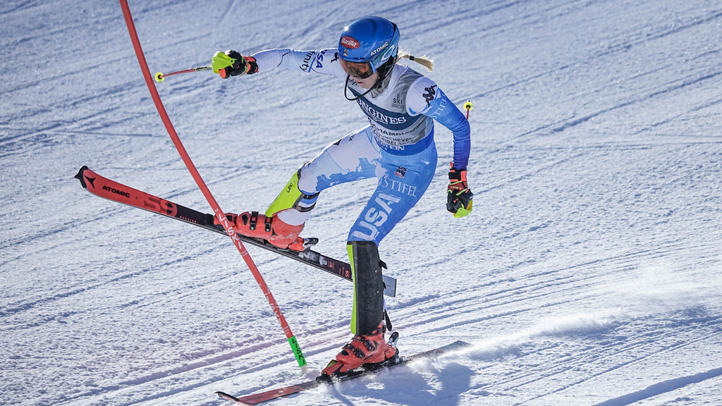Mikaela Shiffrin in der Kombination bei der Ski-WM | Bild: Michael Kappler | dpa Mikaela Shiffrin in der Kombination bei der Ski-WM