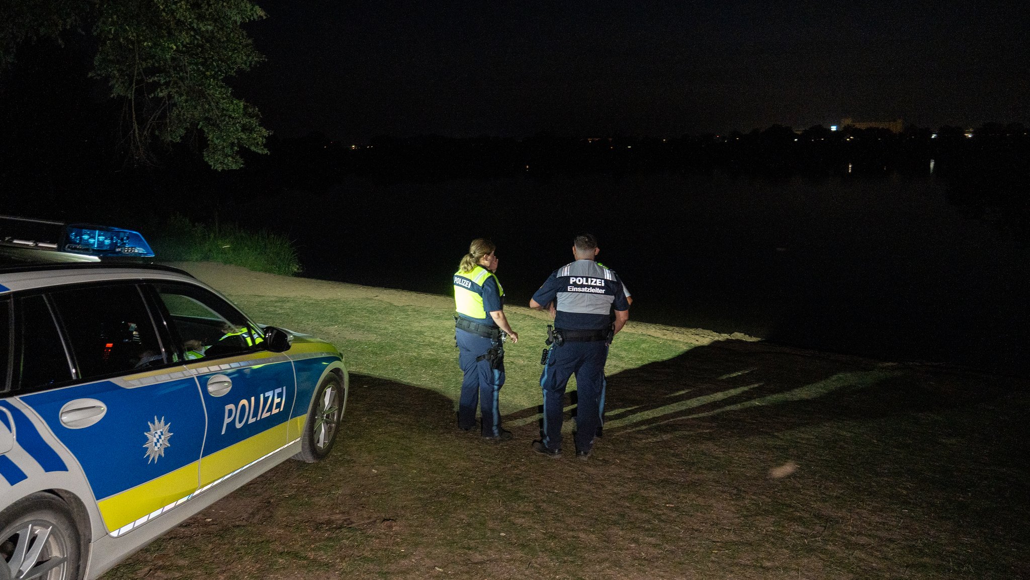 Polizisten am Badesee in Schweinfurt