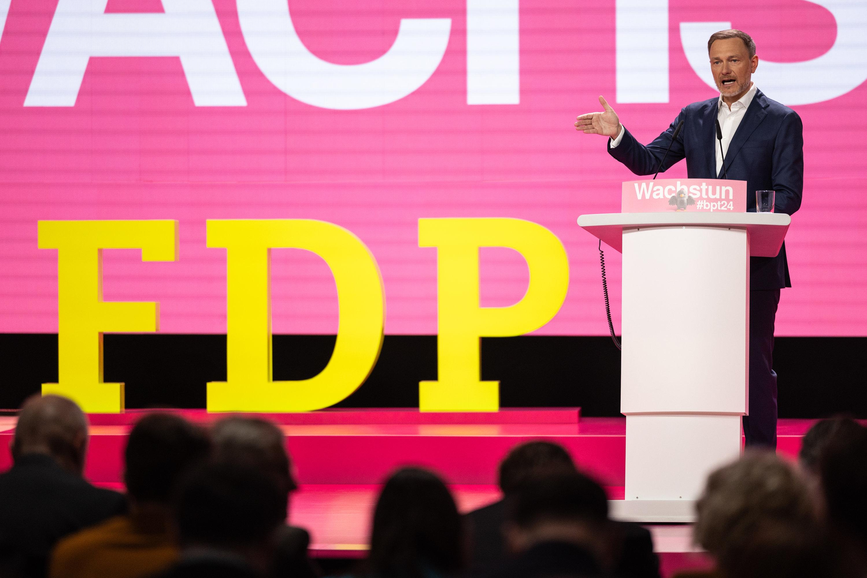 Christian Lindner, Bundesvorsitzender der FDP und Bundesminister der Finanzen, spricht zu Beginn des 75. Ordentlichen Bundesparteitages der FDP in Berlin.