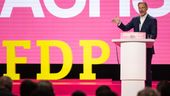 Christian Lindner, Bundesvorsitzender der FDP und Bundesminister der Finanzen, spricht zu Beginn des 75. Ordentlichen Bundesparteitages der FDP in Berlin. | Bild:dpa-Bildfunk/Hannes P Albert