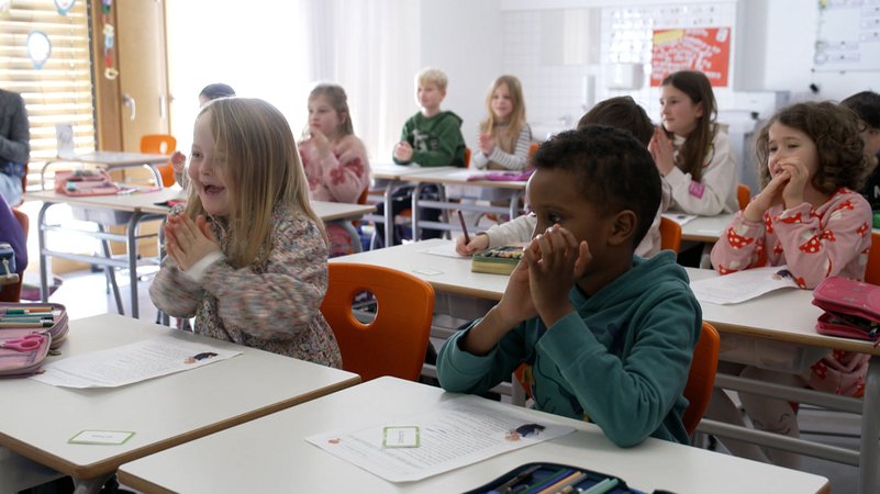 Schulklasse während einer Unterrichtsstunde | Bild: BR Schulklasse während einer Unterrichtsstunde