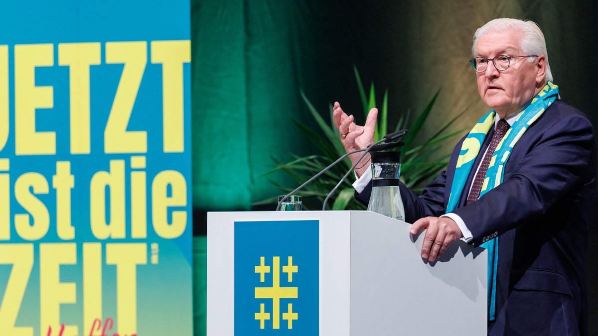 Bundespräsident Frank-Walter Steinmeier hält eine Bibelarbeit beim 38. Deutschen Evangelischen Kirchentag.