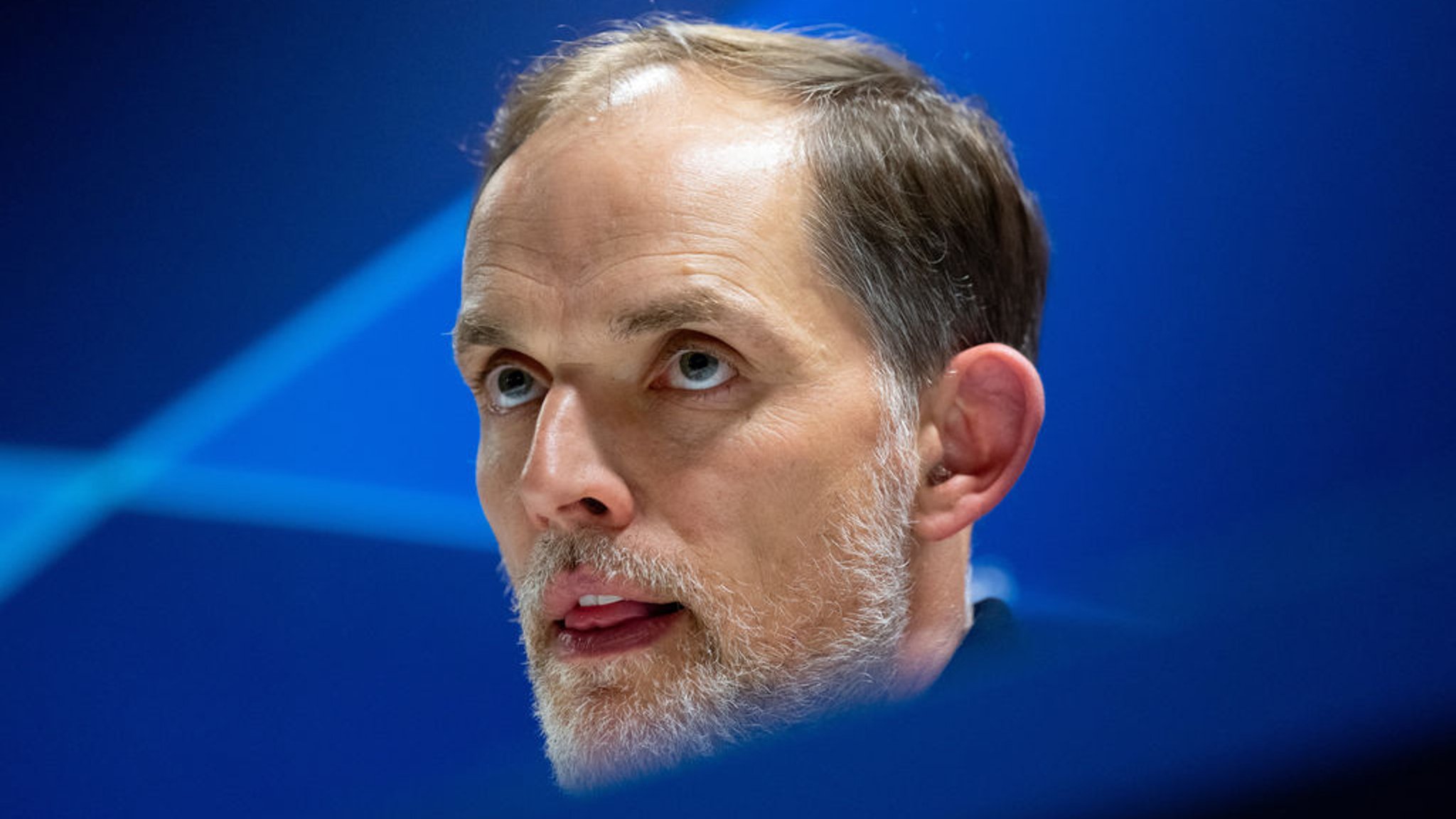 09.04.2024, Großbritannien, London: Fußball: Champions League, FC Arsenal - Bayern München, K.o.-Runde, Viertelfinale, Hinspiel im Emirates Stadium. Trainer Thomas Tuchel von München nimmt nach dem Spiel an einer Pressekonferenz teil. Foto: Sven Hoppe/dpa +++ dpa-Bildfunk +++