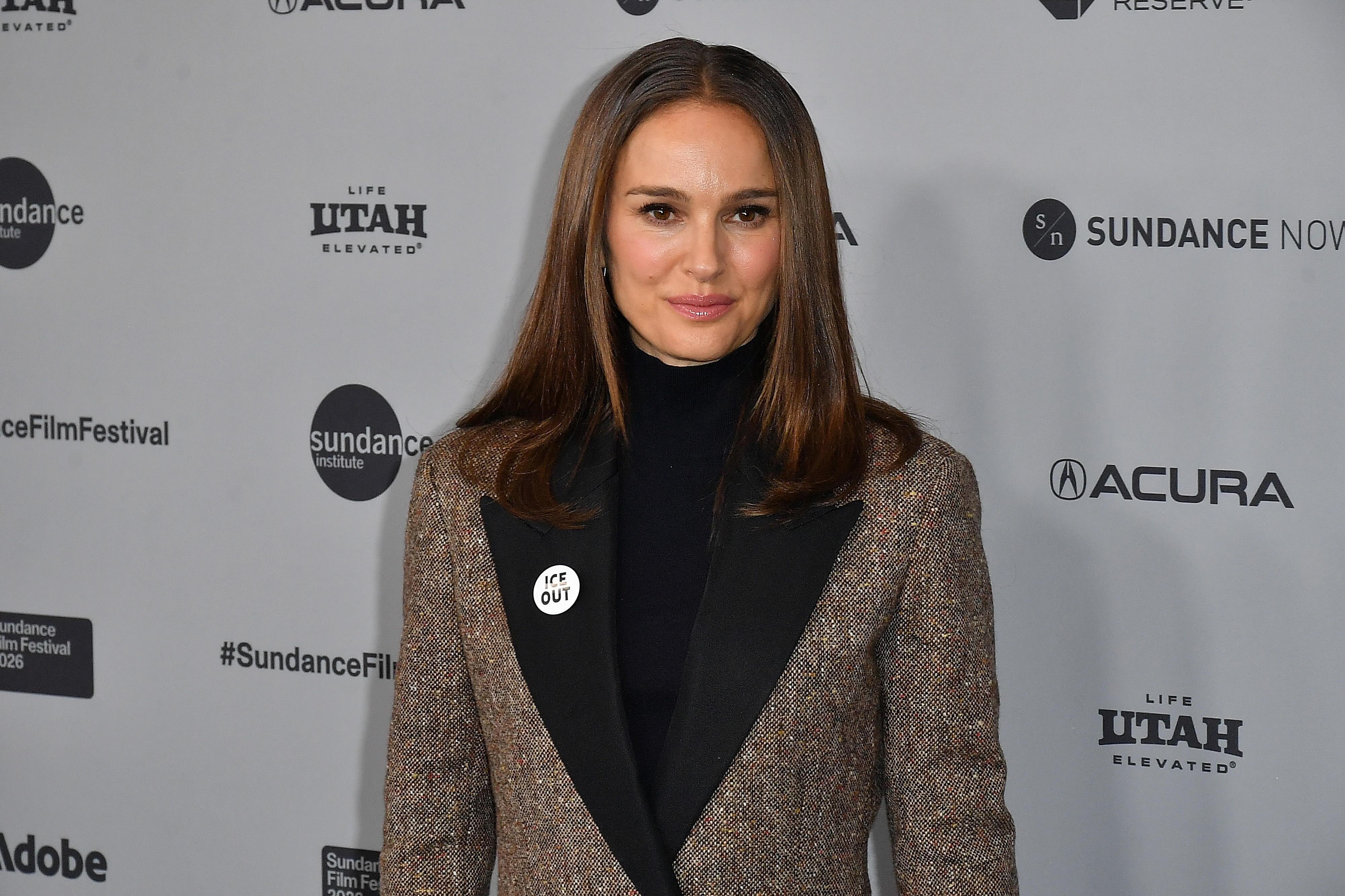 Natalie Portman mit "ICE OUT"-Anstecker beim Sundance Filmfestival 2026