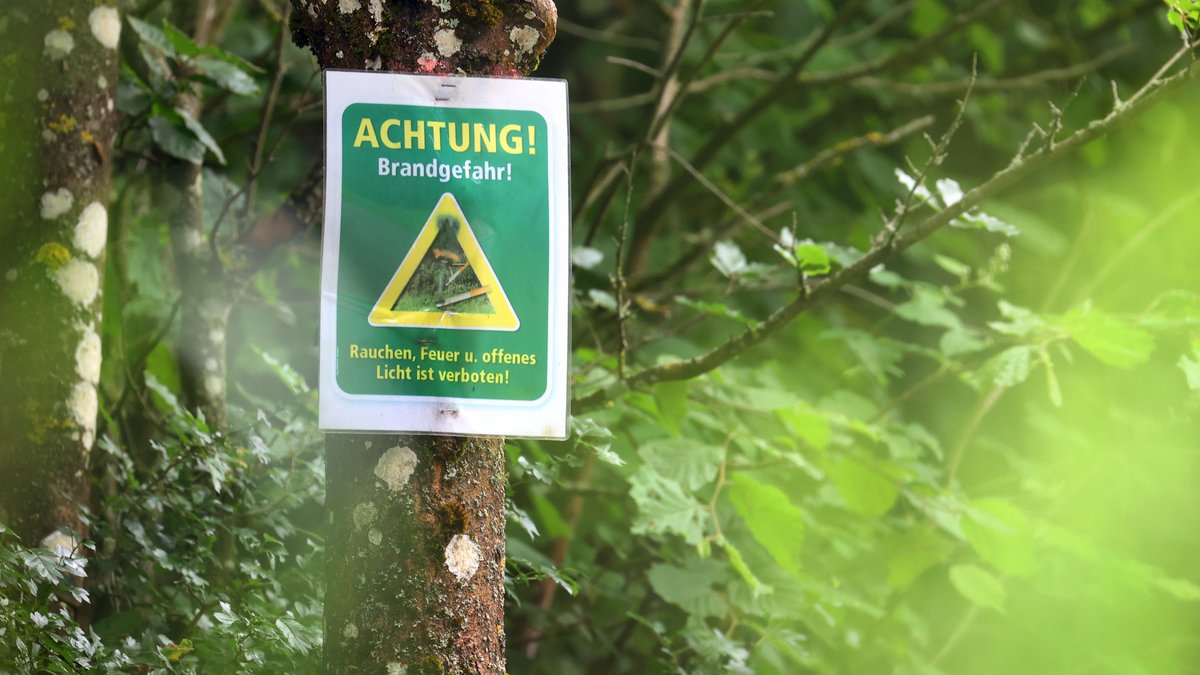 Nach warmem Wochenende: Waldbrandgefahr in Bayern hoch