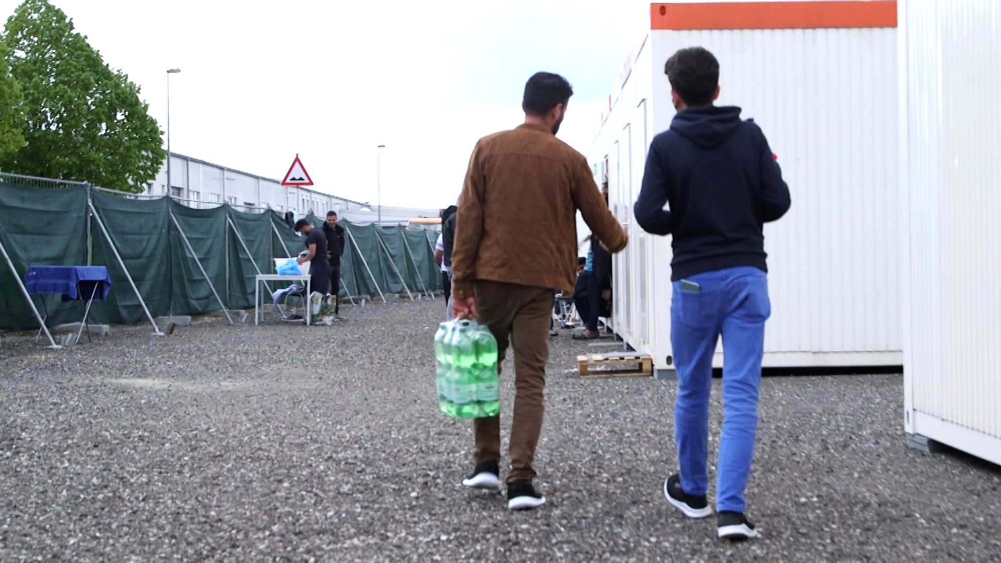 Wegen der gestiegenen Flüchtlingszahlen haben Bayerns Landräte einen dringenden Hilfsappell an die Bundesregierung gerichtet.