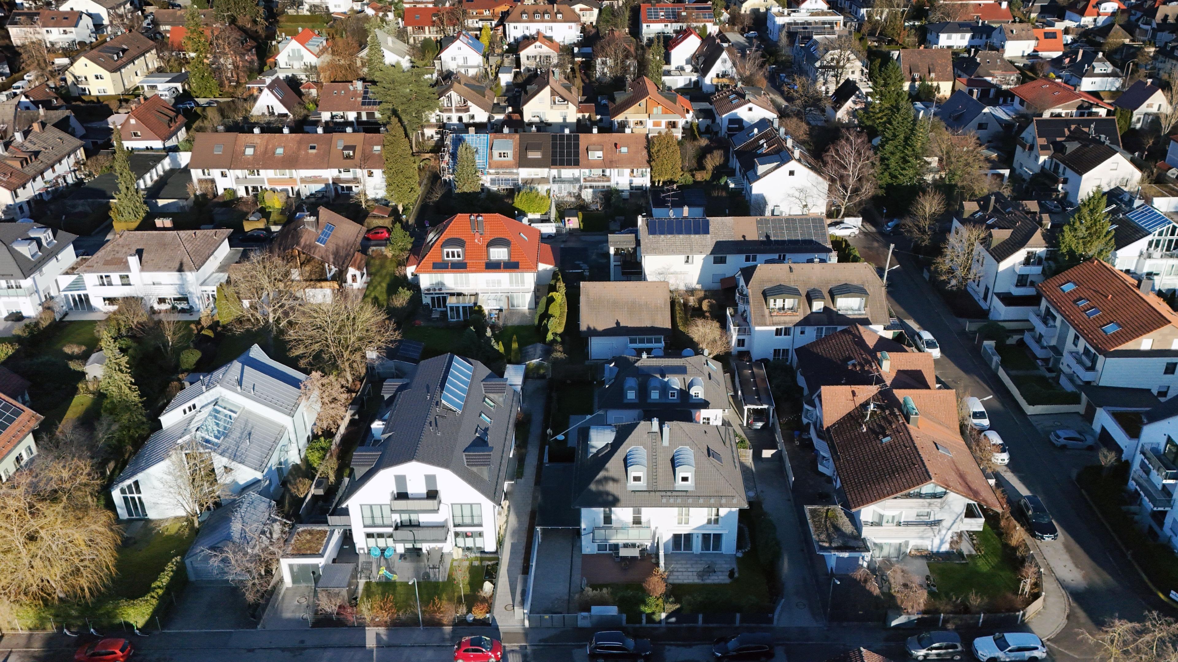 Wenn Mieter nicht zahlen, bleibt den Vermietern nur der Klageweg. Doch der gestaltet sich häufig als langwierig, teuer und belastend.